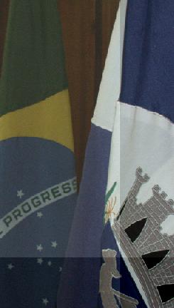 Flaggen Brasiliens und Joanópolis